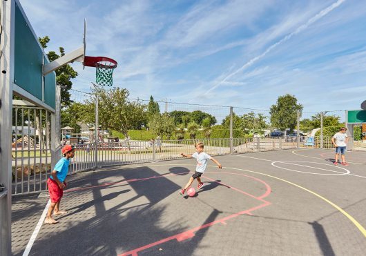 terrain-multisports-le-bois-pastel